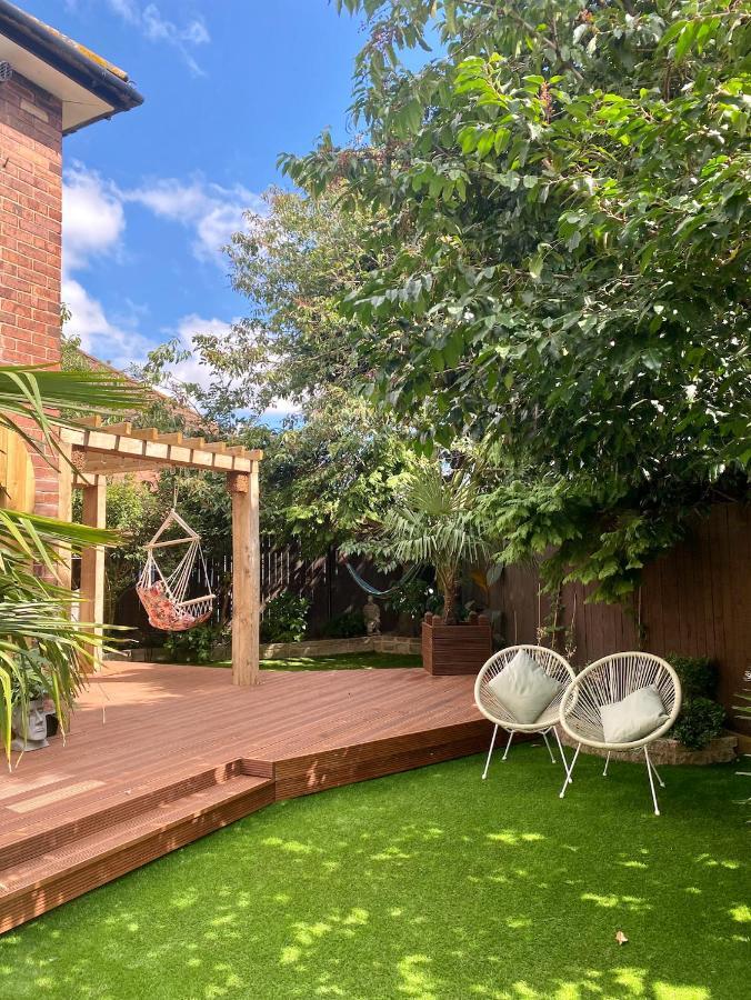 Luxury Oriental With Exotic Garden & Free Parking Holiday home *