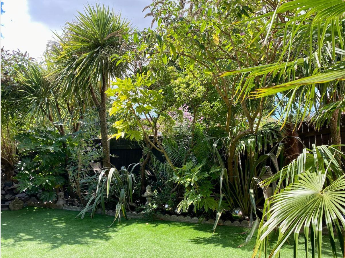 Holiday home Luxury Oriental With Exotic Garden & Free Parking *