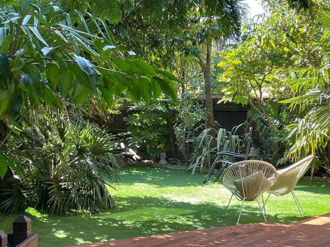 Luxury Oriental With Exotic Garden & Free Parking Holiday home