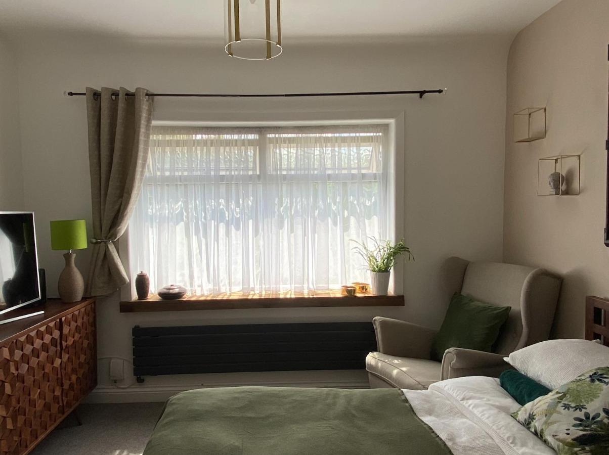 Luxury Oriental With Exotic Garden & Free Parking West Derby