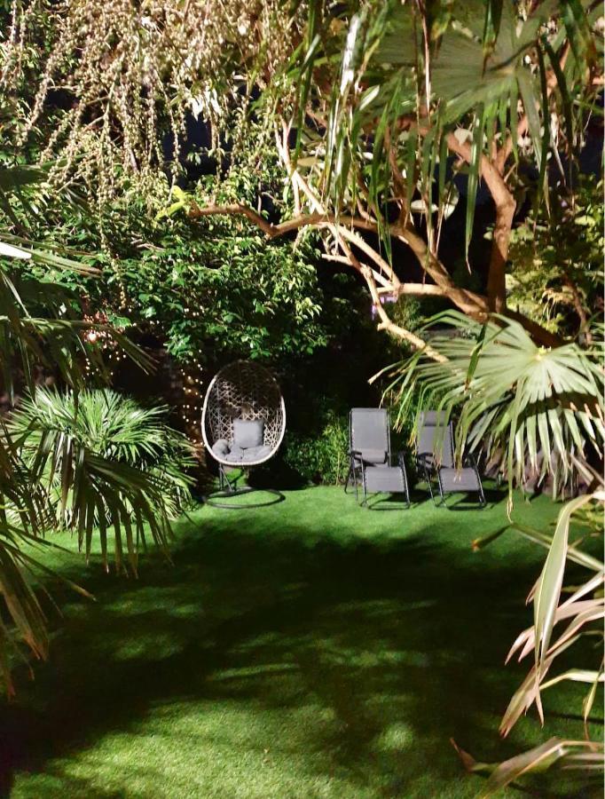Luxury Oriental With Exotic Garden & Free Parking Holiday home