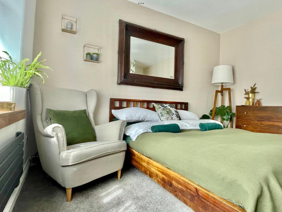 Luxury Oriental With Exotic Garden & Free Parking Holiday home West Derby