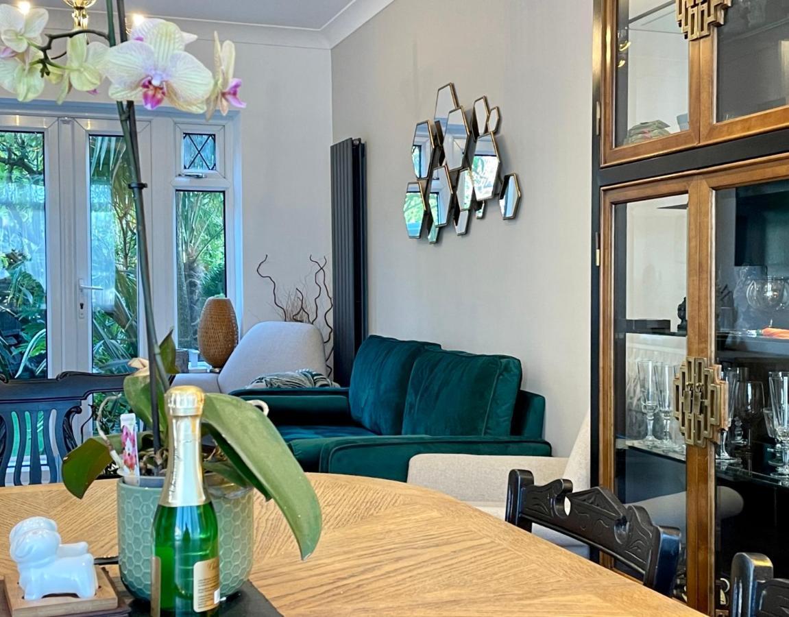 Luxury Oriental With Exotic Garden & Free Parking West Derby