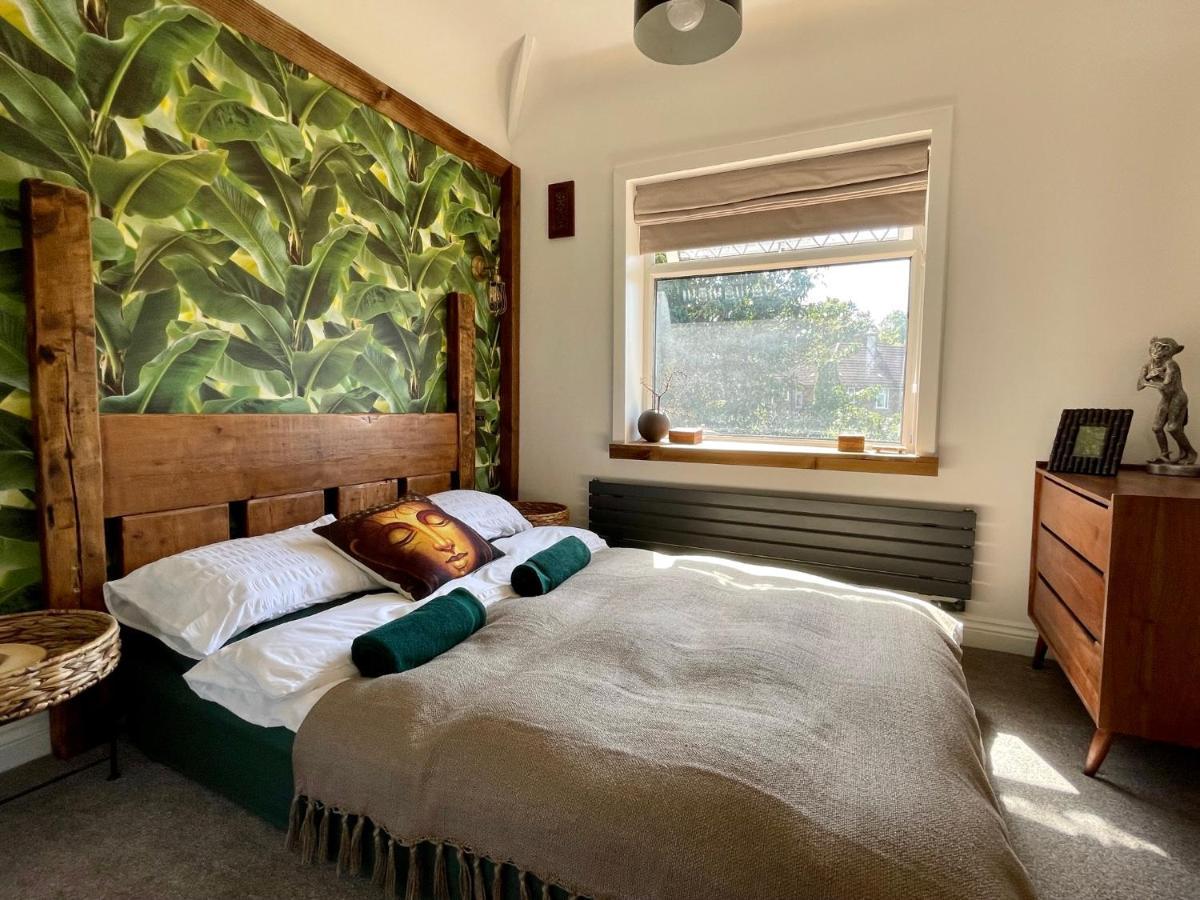 Luxury Oriental With Exotic Garden & Free Parking Holiday home *