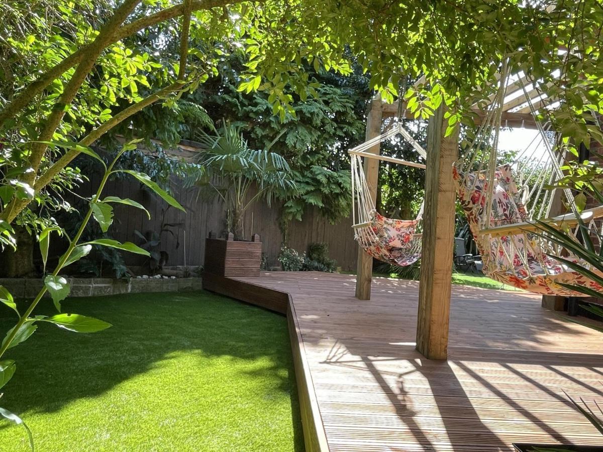 Luxury Oriental With Exotic Garden & Free Parking Holiday home *