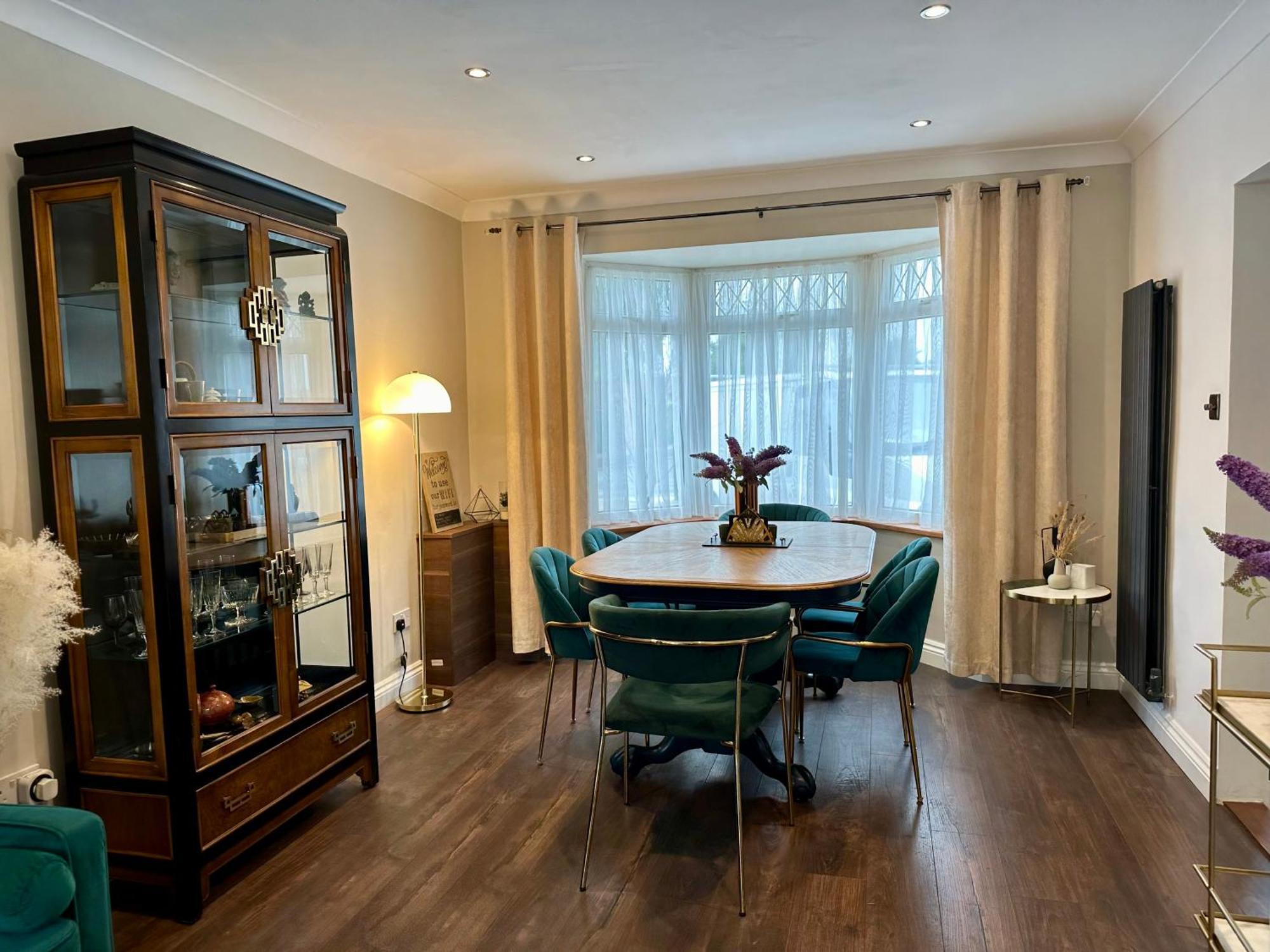 Luxury Oriental With Exotic Garden & Free Parking * West Derby